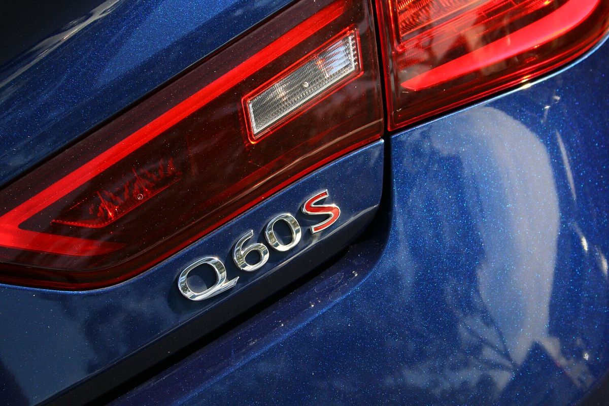 2017 INFINITI Q60 Red Sport V37