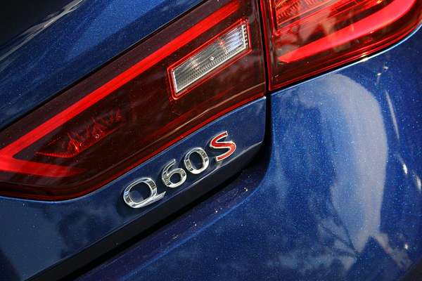 2017 INFINITI Q60 Red Sport V37