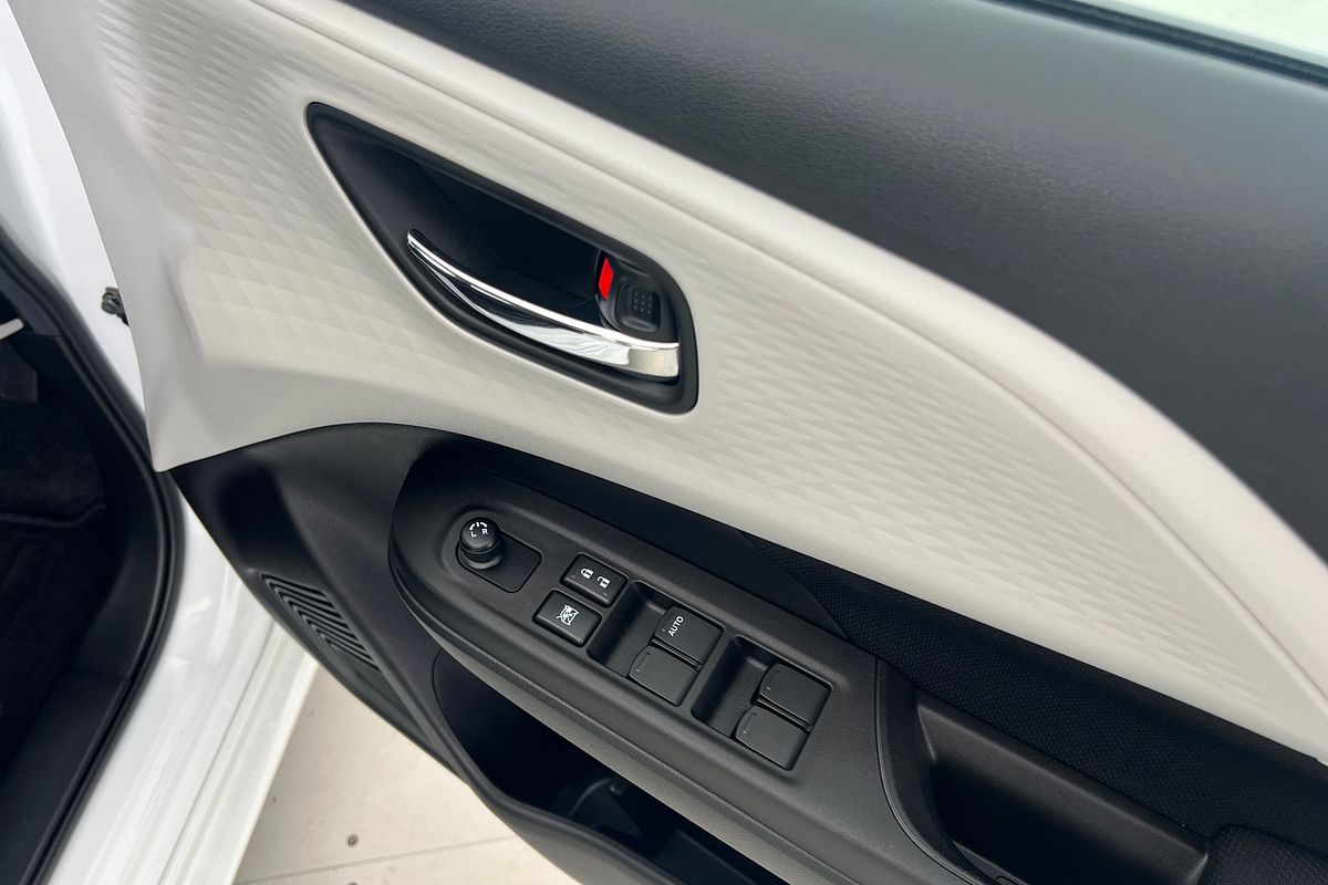 2024 Suzuki Swift Hybrid Plus UZ