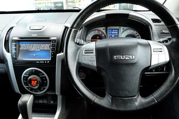 2015 Isuzu MU-X LS-T