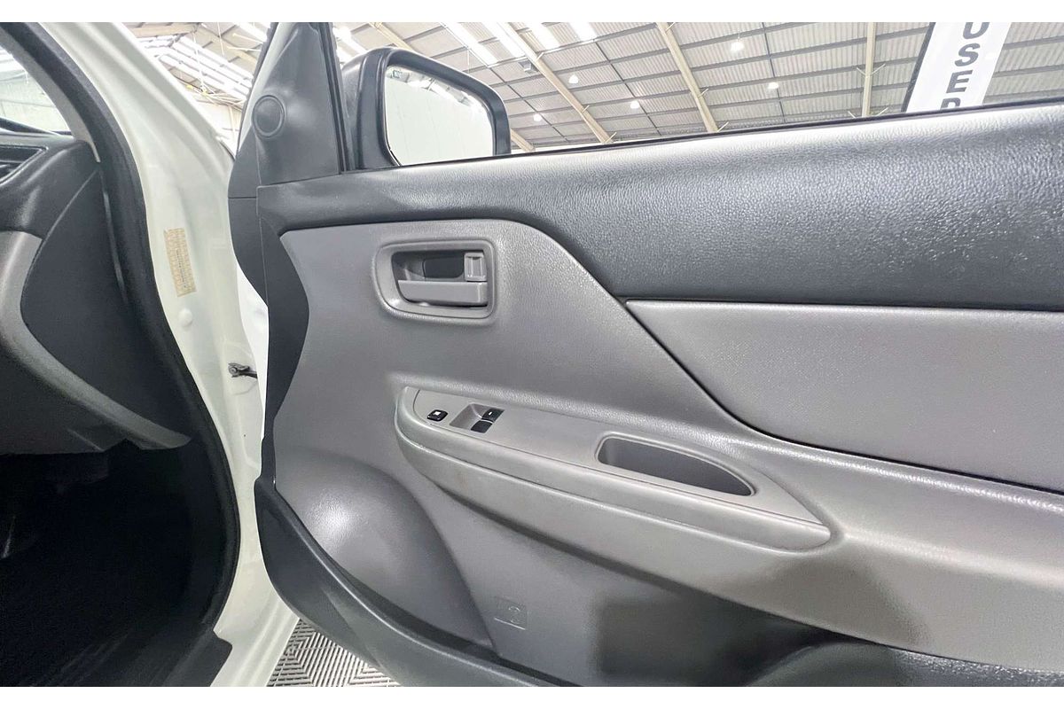 2015 Mitsubishi Triton GLX MN Rear Wheel Drive