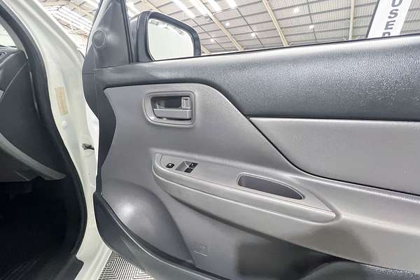 2015 Mitsubishi Triton GLX MN Rear Wheel Drive
