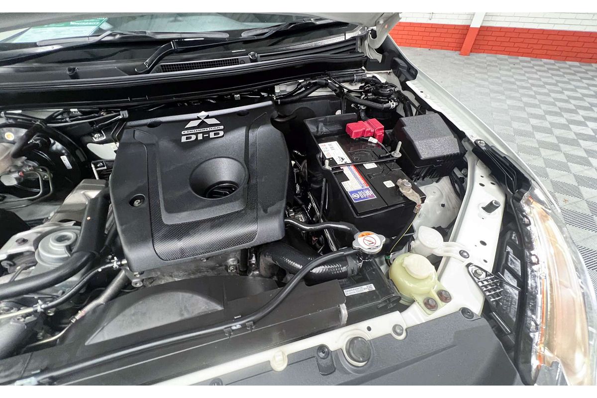2015 Mitsubishi Triton GLX MN Rear Wheel Drive