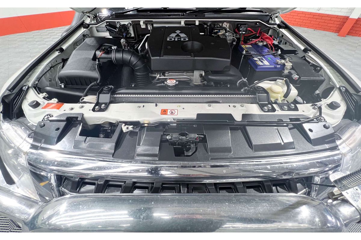 2015 Mitsubishi Pajero GLS NX