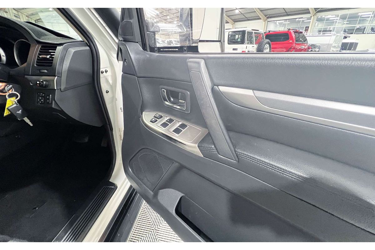 2015 Mitsubishi Pajero GLS NX