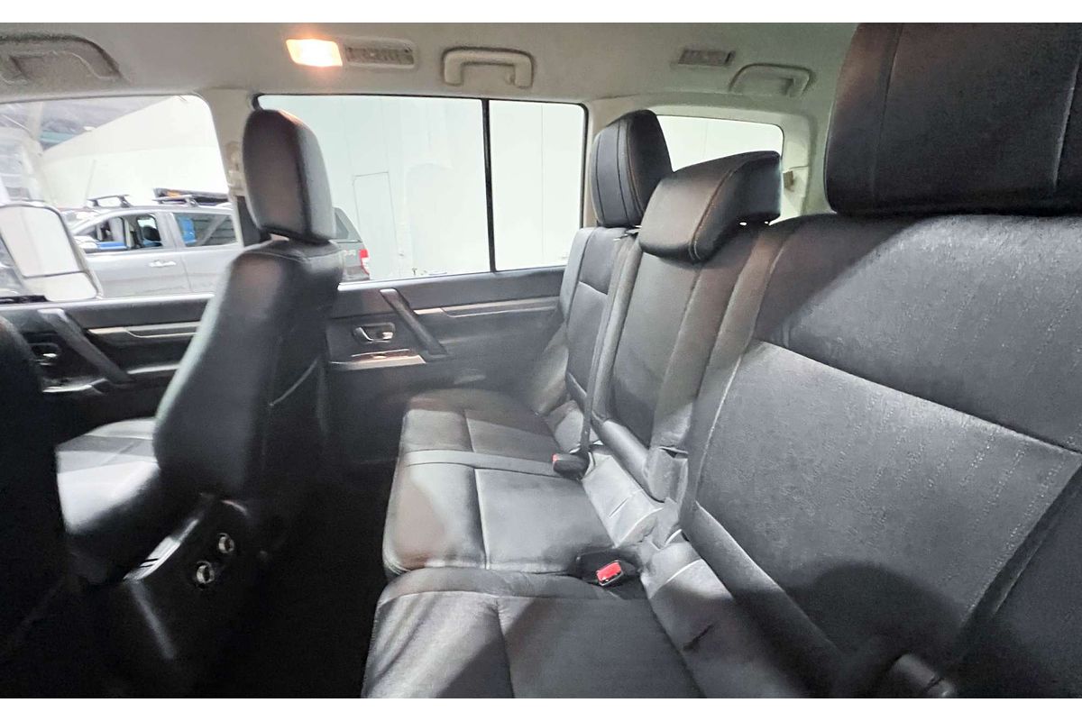 2015 Mitsubishi Pajero GLS NX