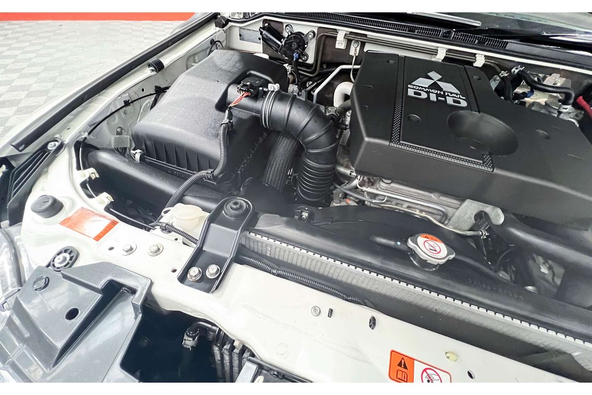 2015 Mitsubishi Pajero GLS NX