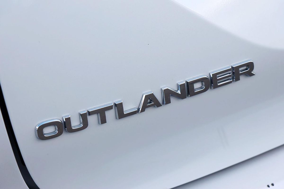 2022 Mitsubishi Outlander PHEV Exceed Tourer ZM