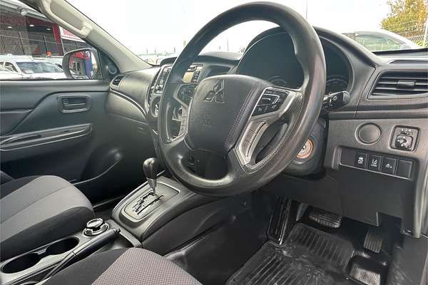 2022 Mitsubishi Triton GLX MR 4X4