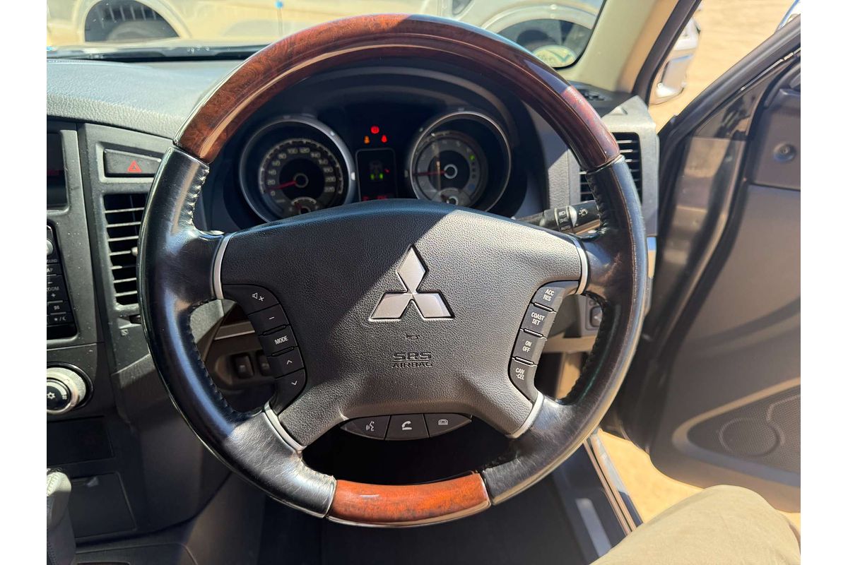 2013 Mitsubishi Pajero Exceed NW