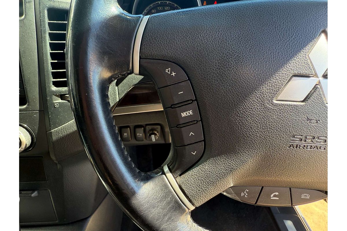 2013 Mitsubishi Pajero Exceed NW