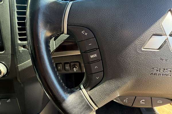 2013 Mitsubishi Pajero Exceed NW