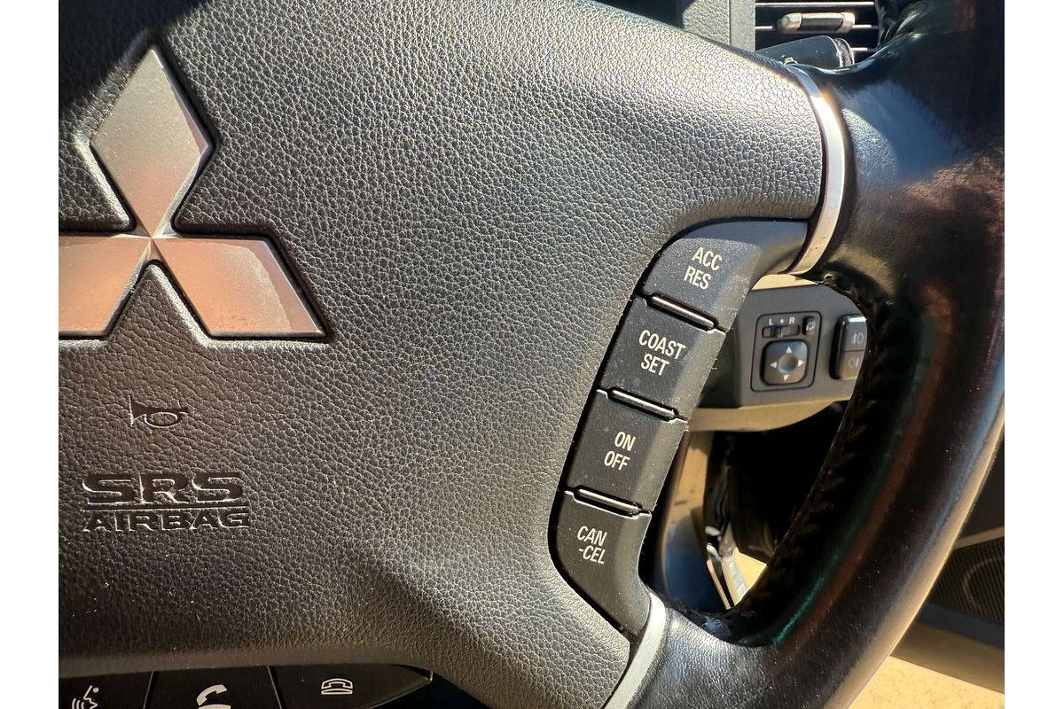 2013 Mitsubishi Pajero Exceed NW