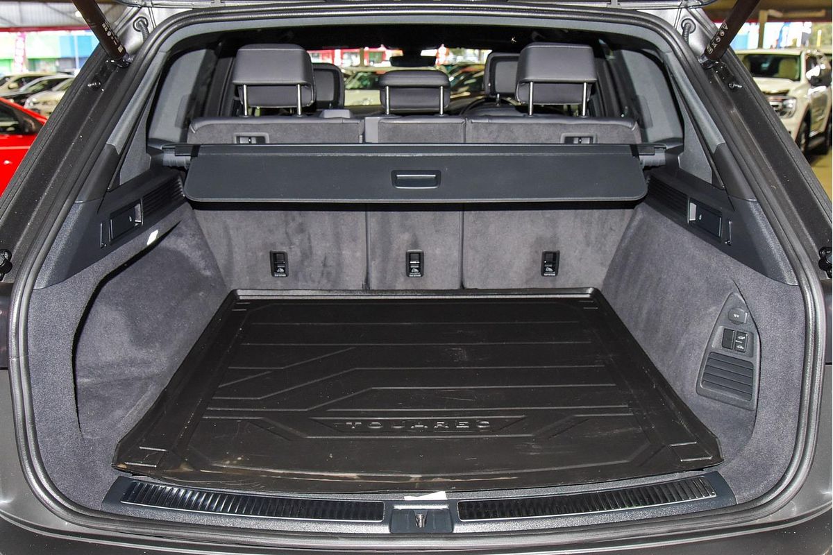 2023 Volkswagen Touareg 210TDI R-Line CR