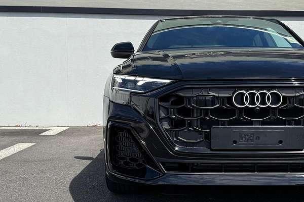 2024 Audi Q8 55 TFSI S line F1