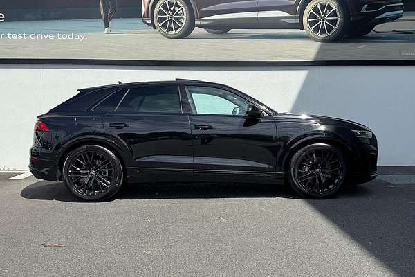 2024 Audi Q8 55 TFSI S line F1