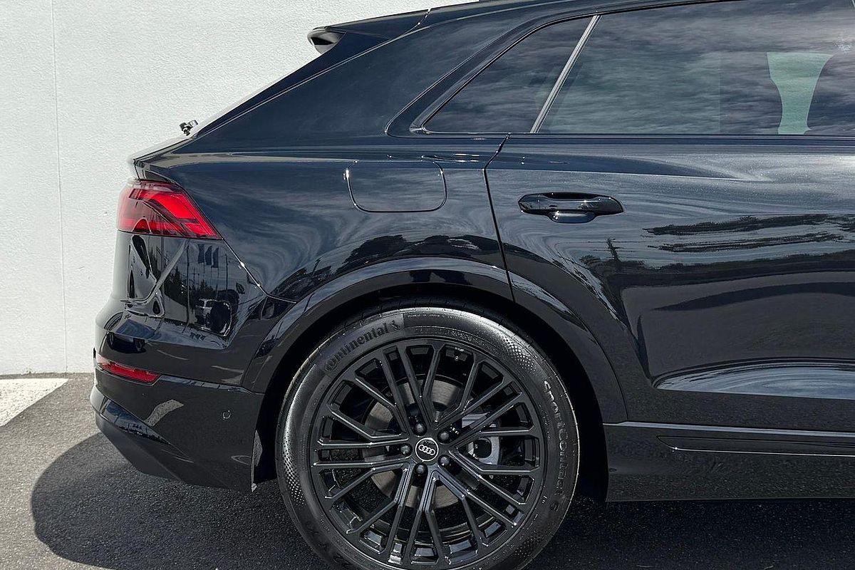 2024 Audi Q8 55 TFSI S line F1