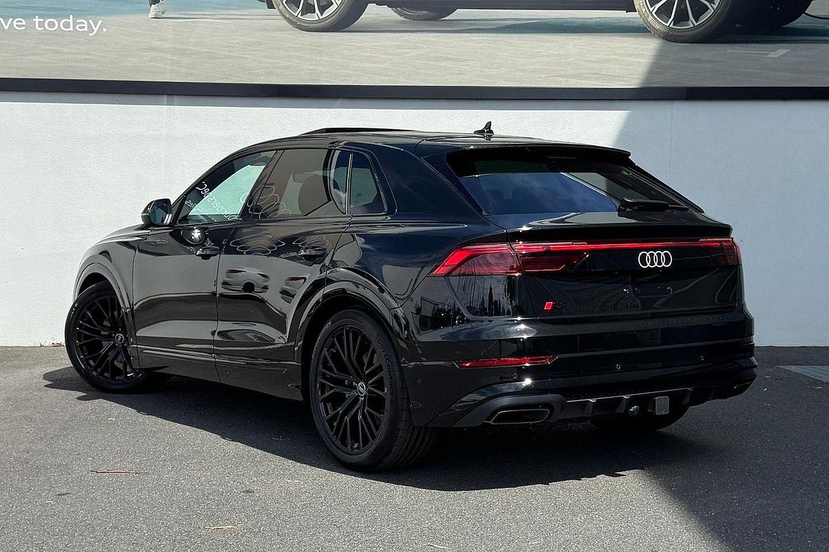 2024 Audi Q8 55 TFSI S line F1