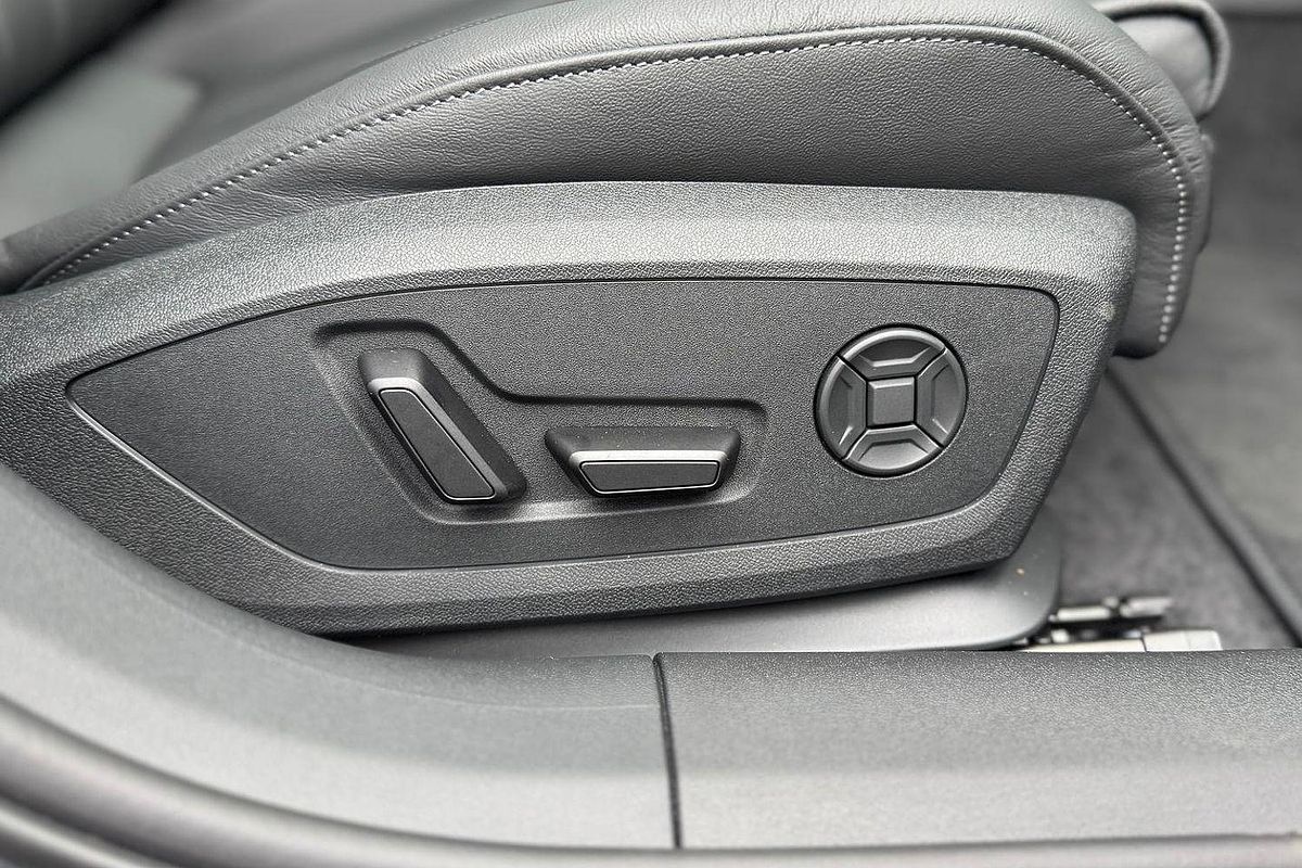 2025 Audi A5 TFSI 150kW S line B10