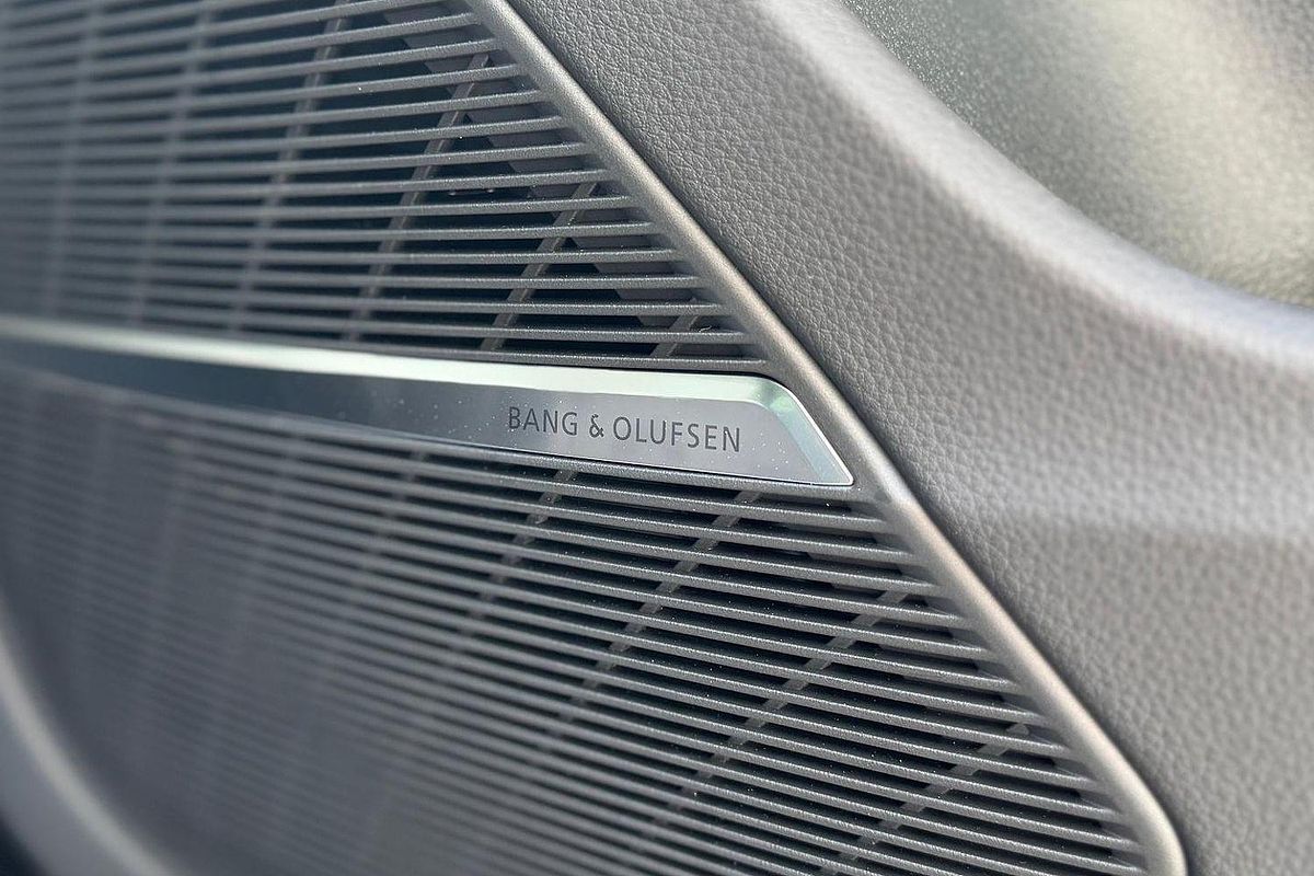 2024 Audi Q8 55 TFSI S line F1