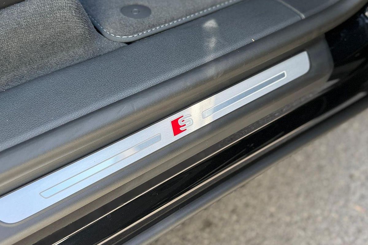 2024 Audi Q8 55 TFSI S line F1