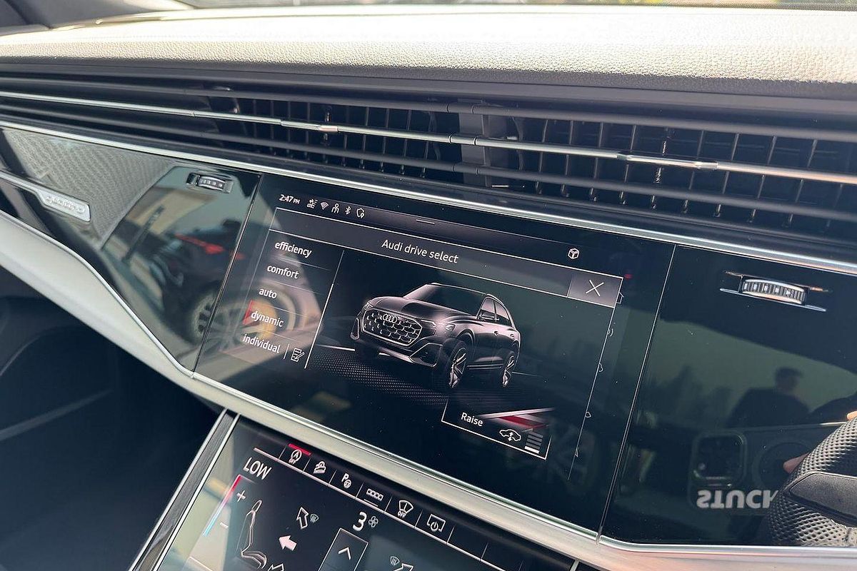 2024 Audi Q8 55 TFSI S line F1