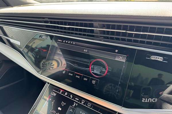 2024 Audi Q8 55 TFSI S line F1