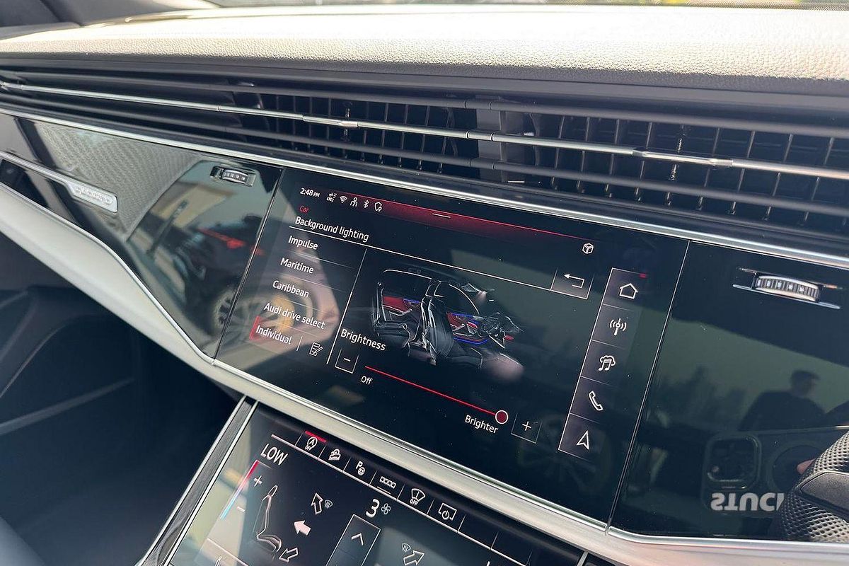 2024 Audi Q8 55 TFSI S line F1