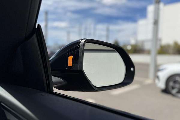 2024 Audi Q8 55 TFSI S line F1