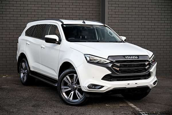 2022 Isuzu MU-X LS-T