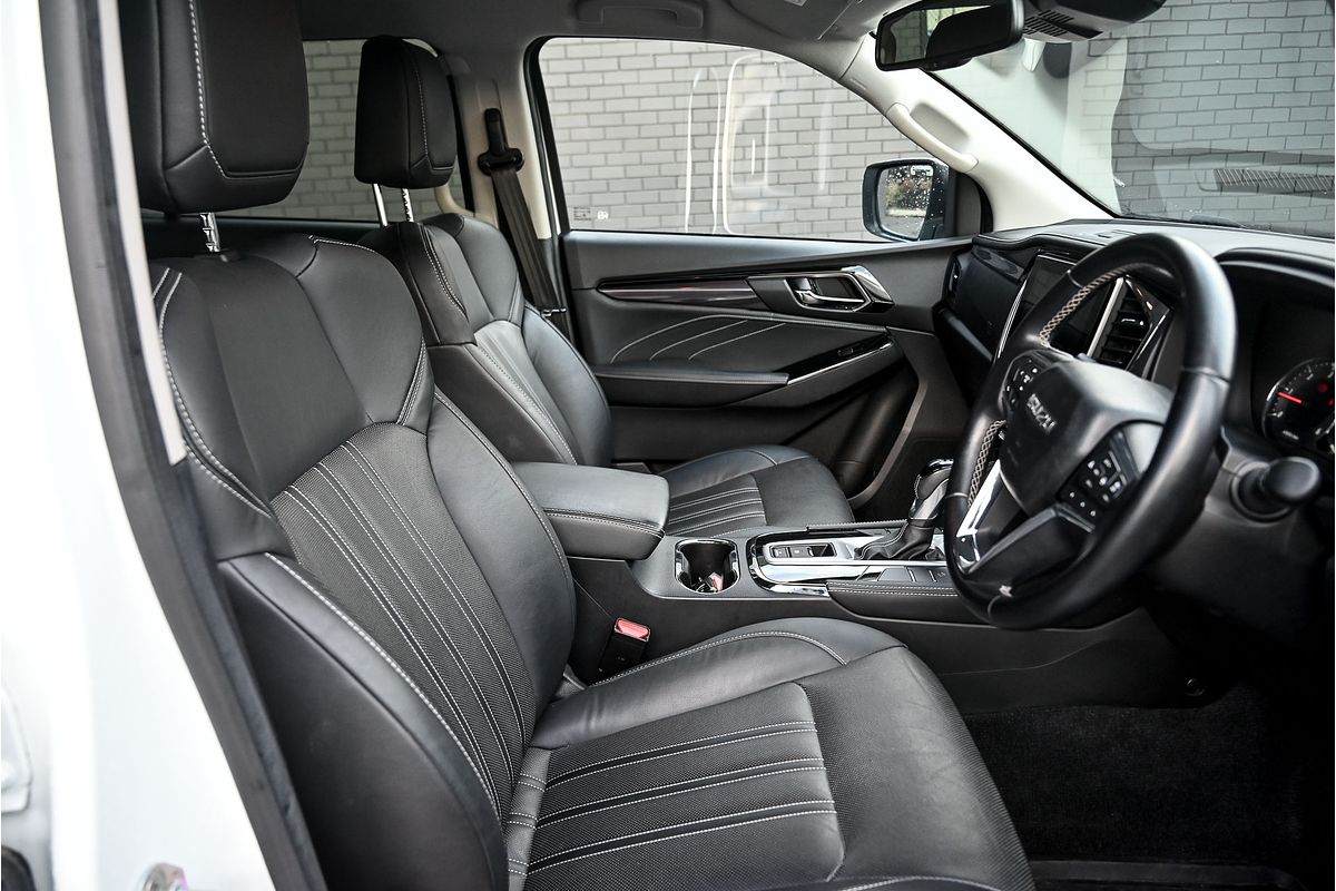 2022 Isuzu MU-X LS-T