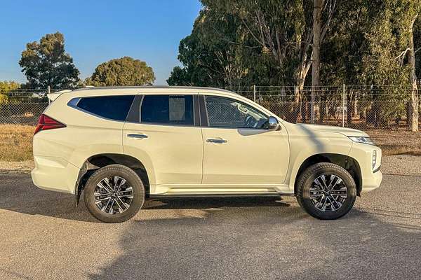 2022 Mitsubishi Pajero Sport GLS QF
