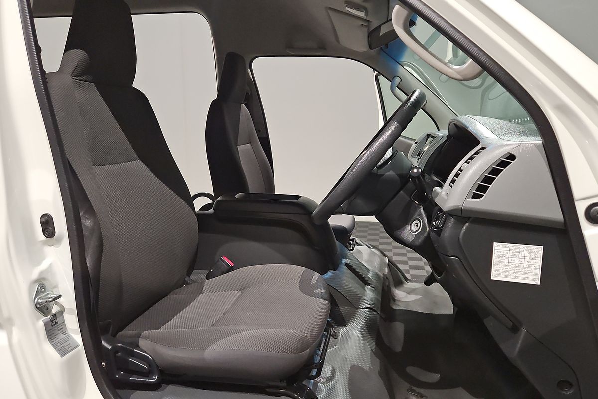 2011 Toyota Hiace Commuter TRH223R