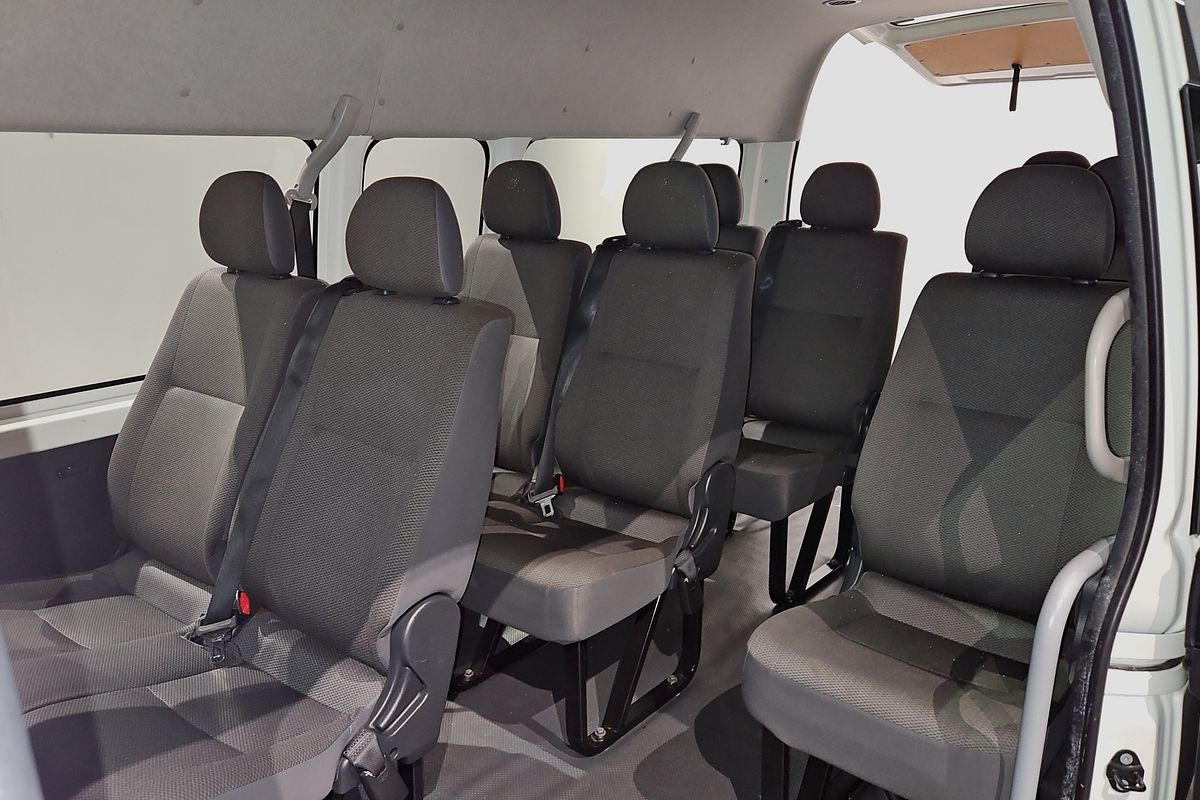 2011 Toyota Hiace Commuter TRH223R