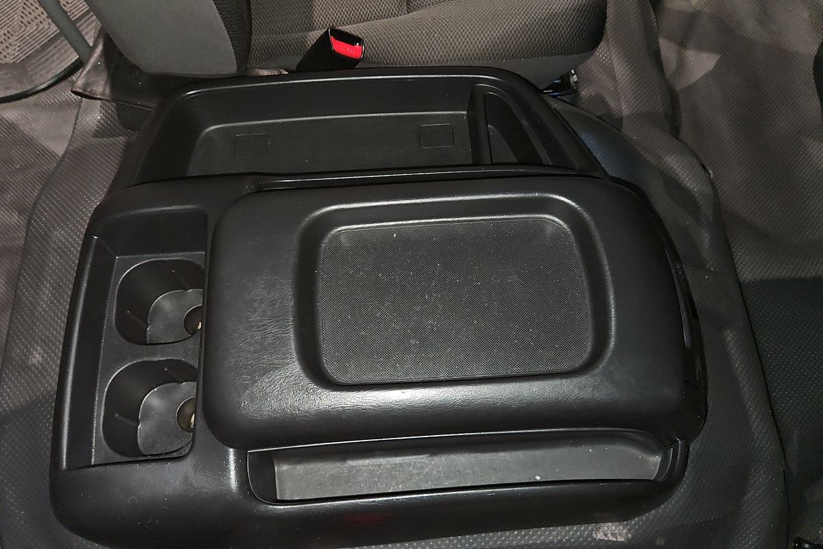 2011 Toyota Hiace Commuter TRH223R