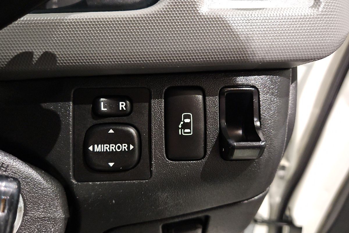 2011 Toyota Hiace Commuter TRH223R