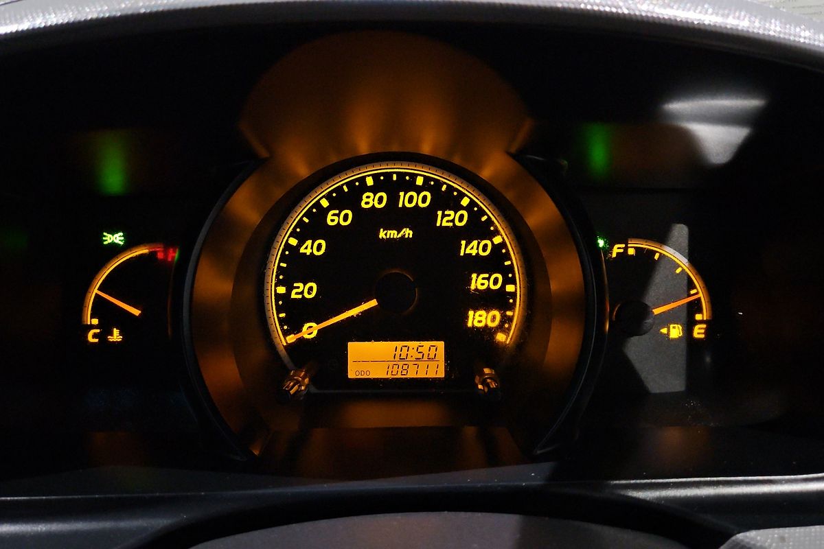 2011 Toyota Hiace Commuter TRH223R
