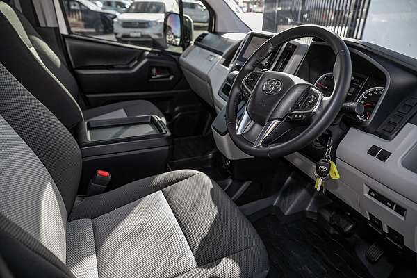 2025 Toyota Hiace GDH300R LWB