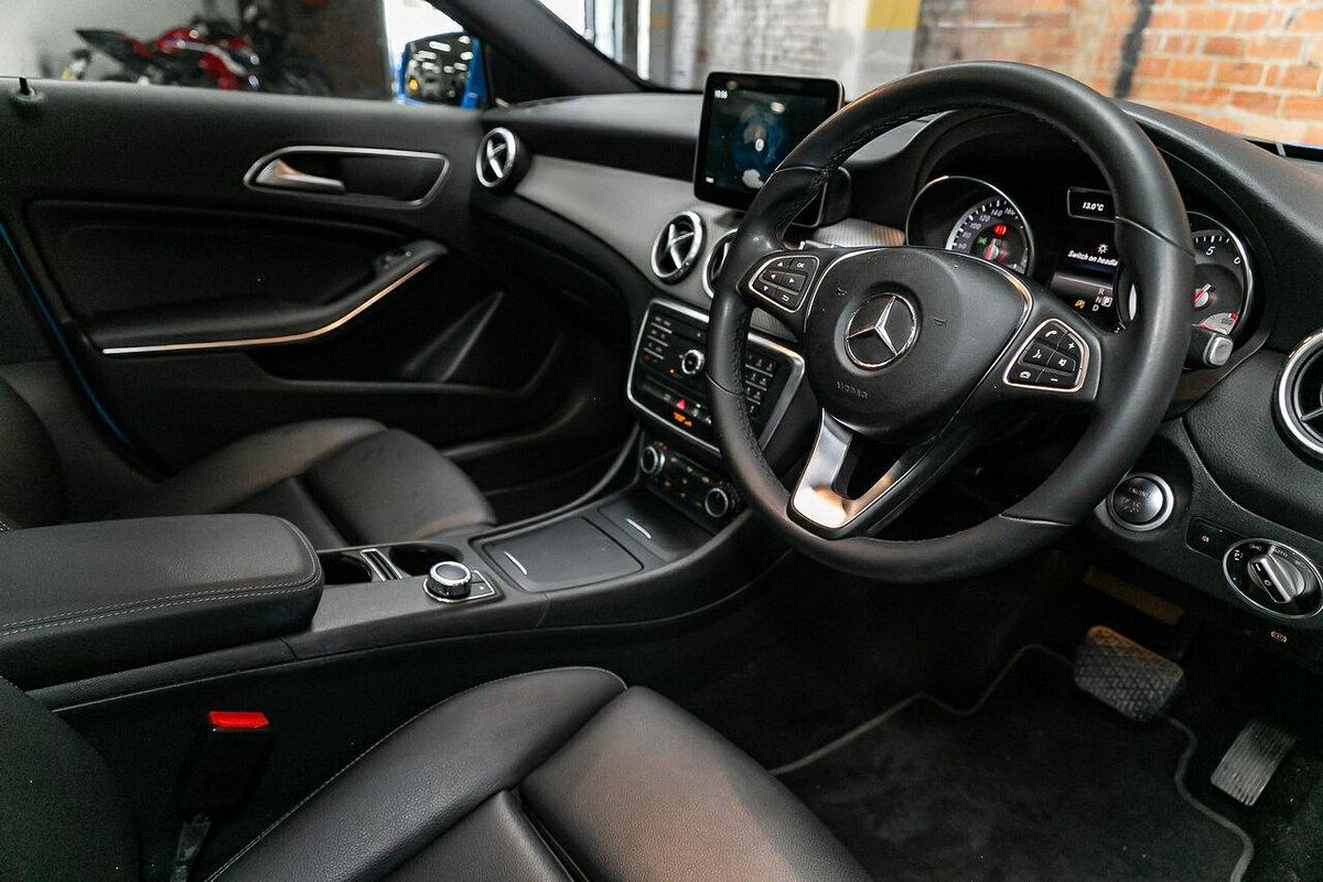 2017 Mercedes-Benz GLA-Class GLA180 X156
