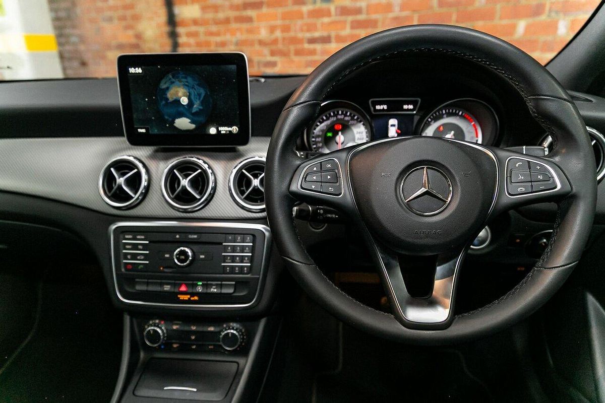 2017 Mercedes-Benz GLA-Class GLA180 X156