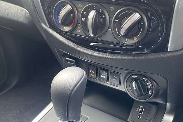 2024 Nissan Navara ST D23 4X4