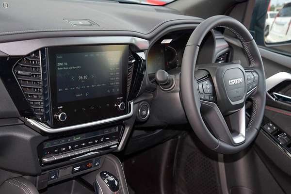 2025 Isuzu MU-X X-TERRAIN