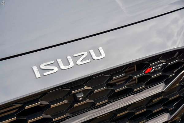 2025 Isuzu MU-X X-TERRAIN
