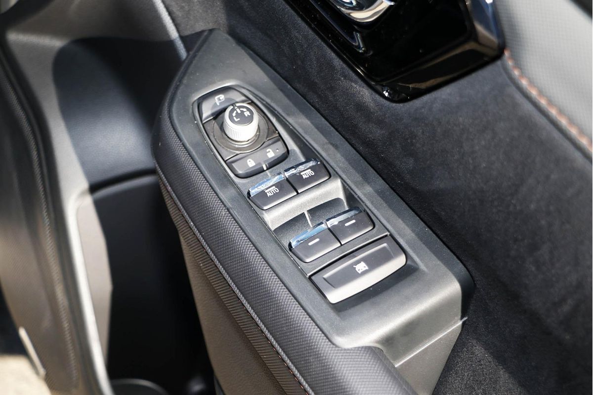 2025 Subaru Forester Hybrid Touring S6