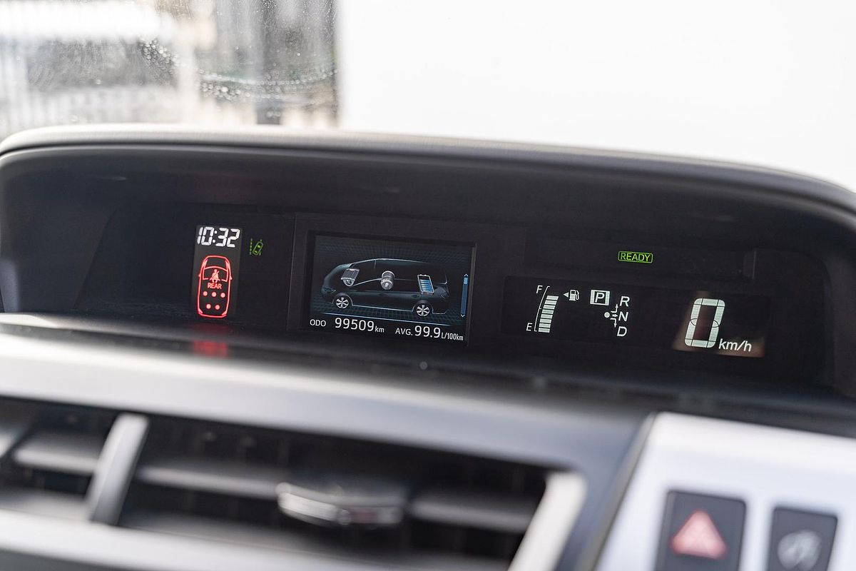 2018 Toyota Prius V ZVW40R