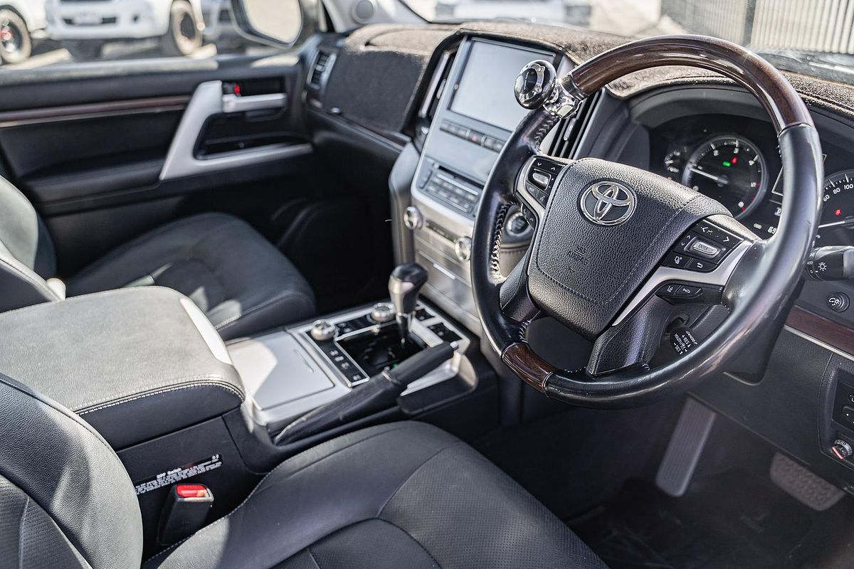 2020 Toyota Landcruiser Sahara VDJ200R