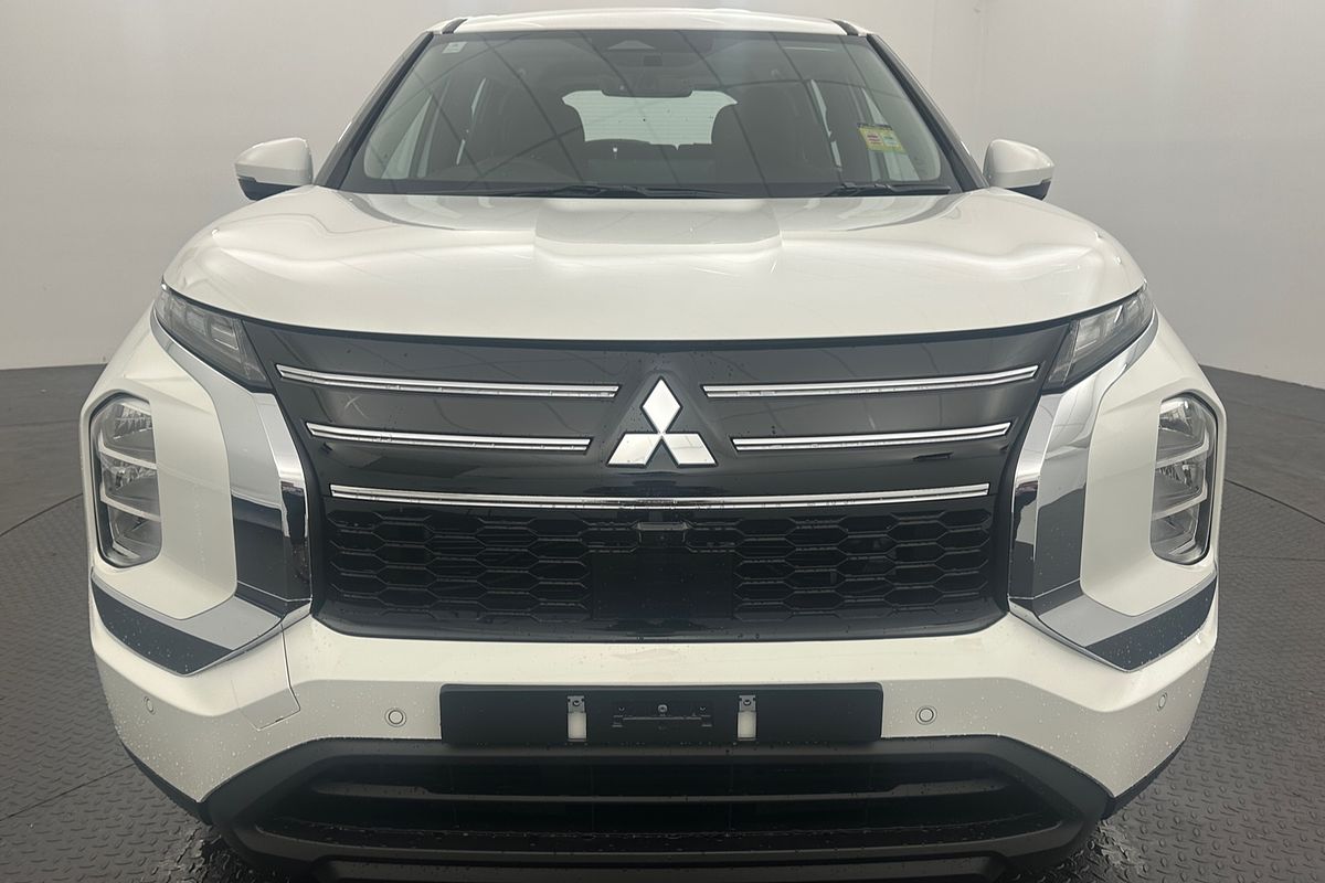 2025 Mitsubishi Outlander ES ZM