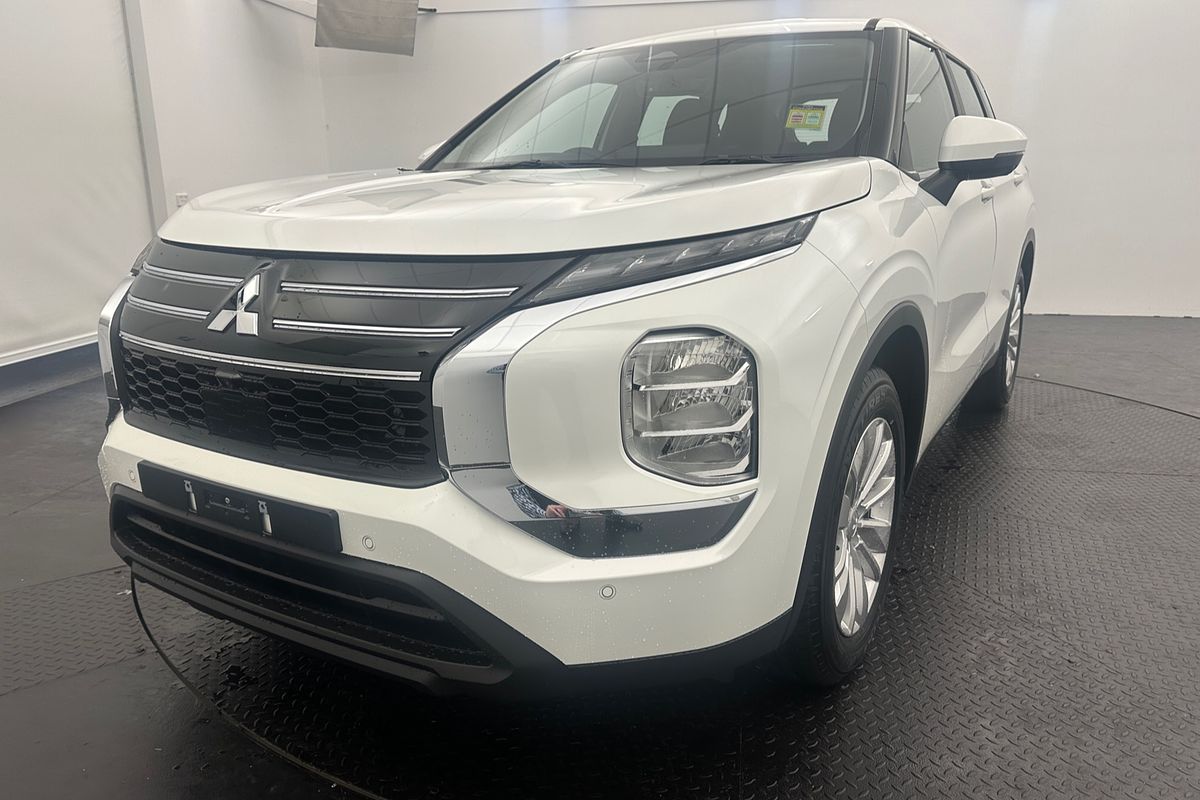 2025 Mitsubishi Outlander ES ZM