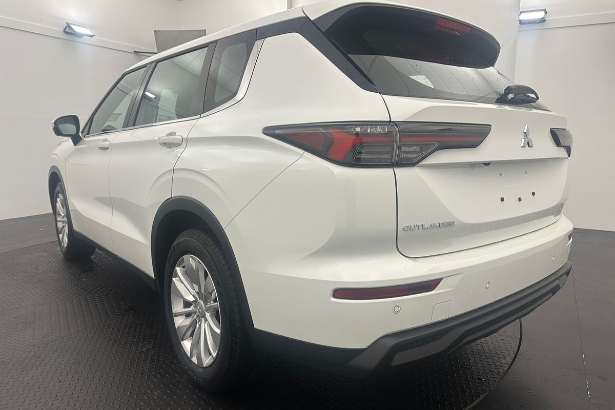 2025 Mitsubishi Outlander ES ZM