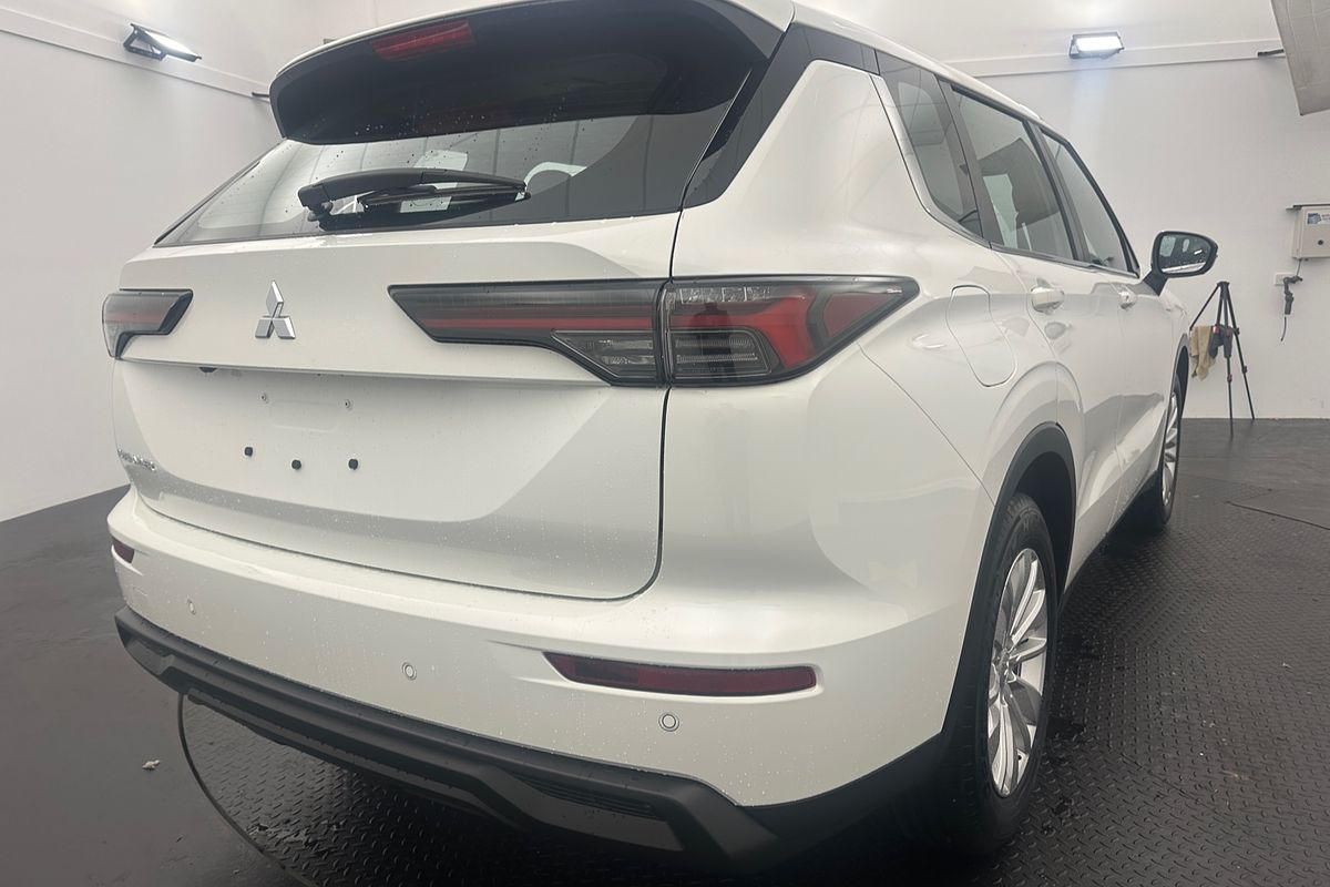2025 Mitsubishi Outlander ES ZM